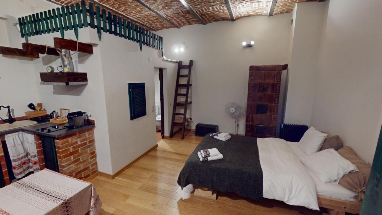 Folkloric Loft - Ulita Romaneasca