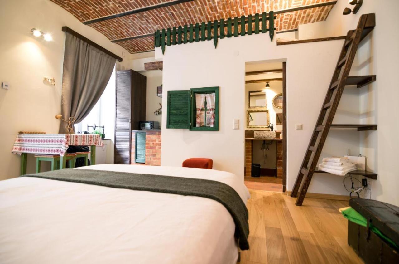 Folkloric Loft - Ulita Romaneasca